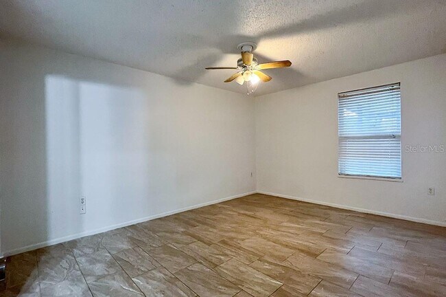 Building Photo - 10 York Ct