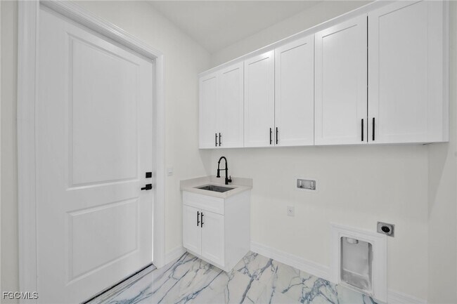 Building Photo - 2521 Diplomat Pkwy W