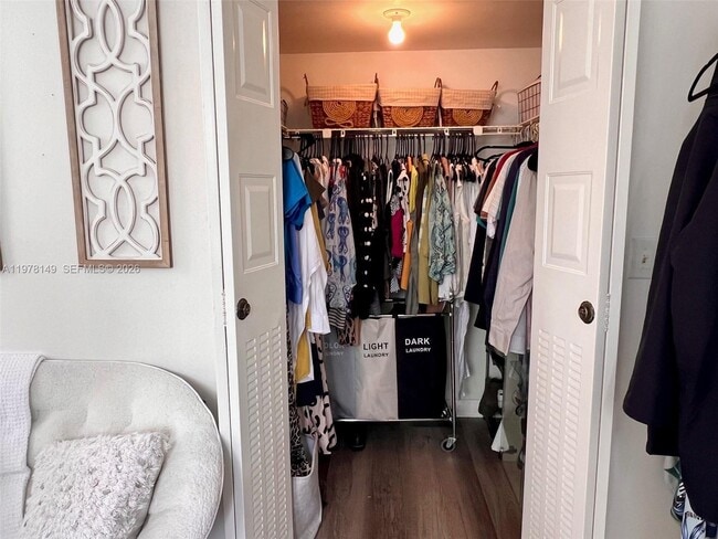 Building Photo - 2811 Somerset Dr