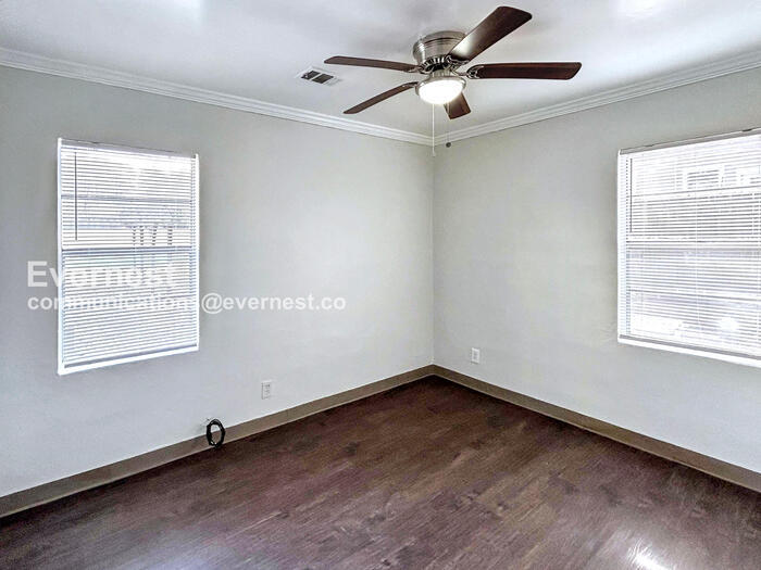 Building Photo - 431 Annie St