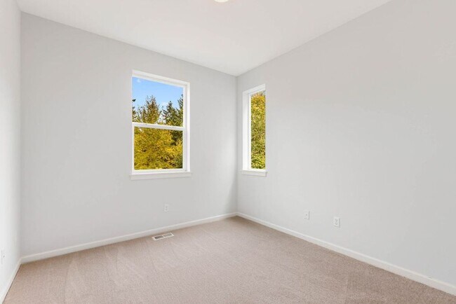 Building Photo - Redmond Stunner!!!