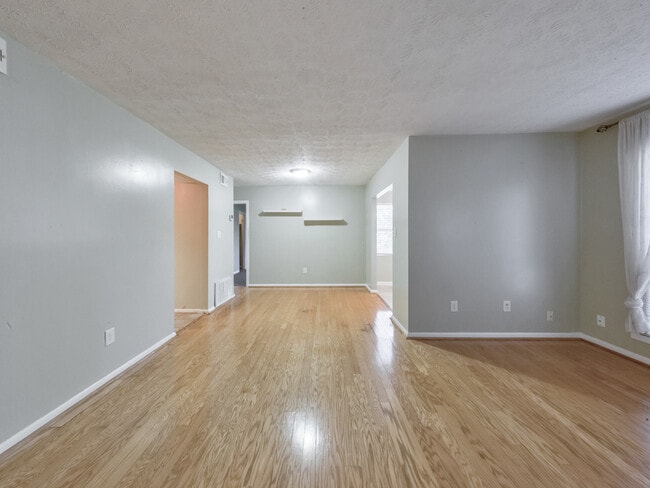Building Photo - 5155 Roswell Rd