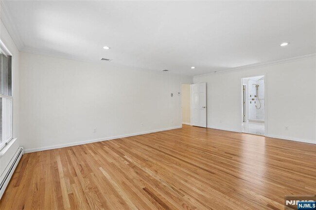 Building Photo - 2 W Saddle River Rd