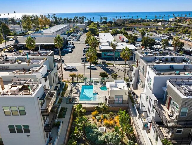 Building Photo - 1562- Vista del Mar Way