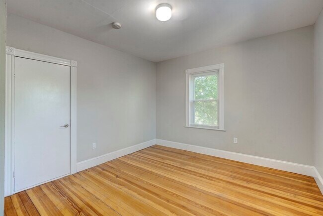 Building Photo - 90 Safford St