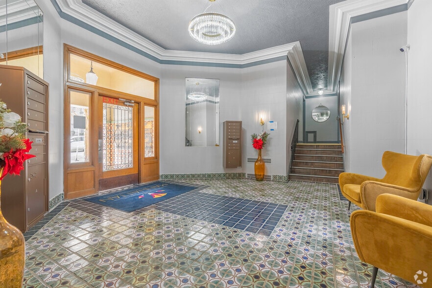 Lobby Photo - Manhattan Apartments