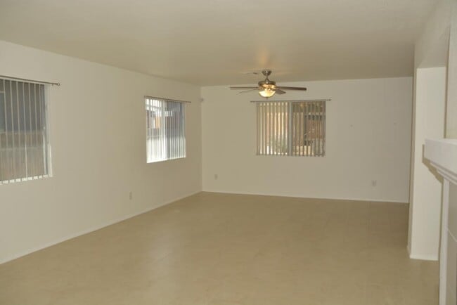 Building Photo - 13686 Sylvan Oaks St