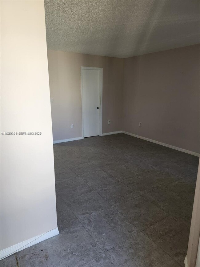 Building Photo - 665 NW 85th Pl