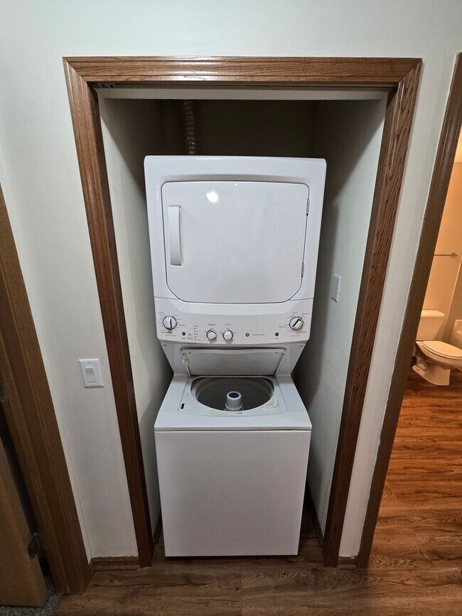 Building Photo - 1001-1017 Rockefeller Ln