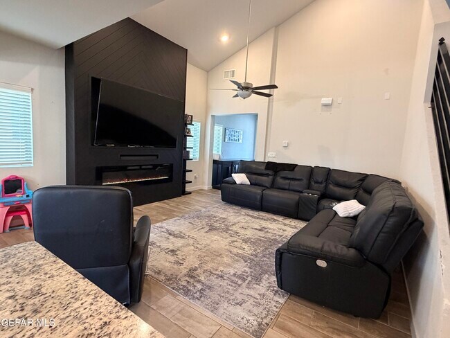 Building Photo - 12622 Zollinger Ave