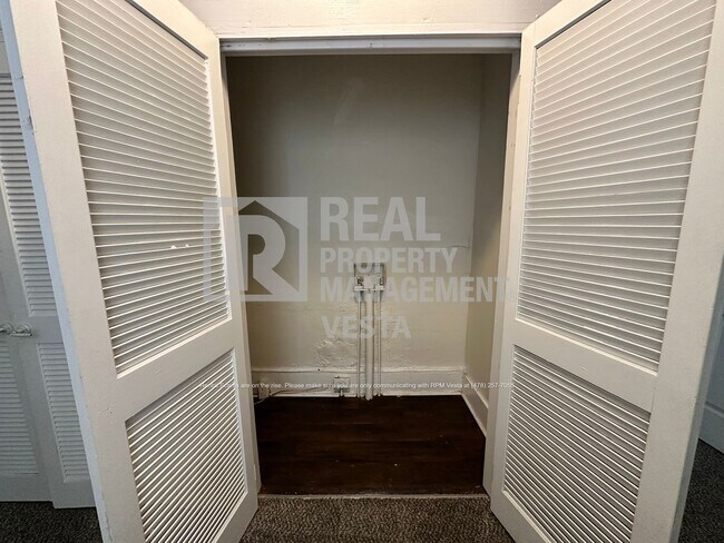 Building Photo - 1596 Burton Ave