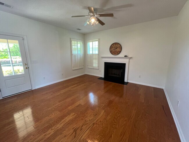 Building Photo - 1513 Clarendon Way