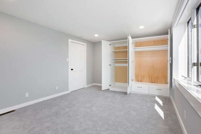 Building Photo - Charming & Bright 1 bedroom Unit in Sausal...