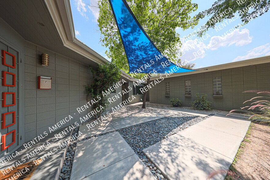 Building Photo - 3237 E Meadowbrook Ave