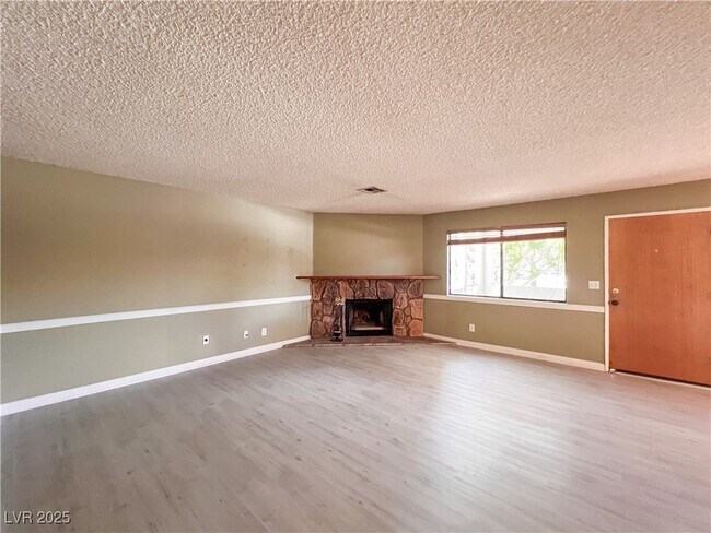 Building Photo - 2700 Baycliff Ct