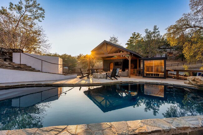 Building Photo - 43620 Washburn Dr