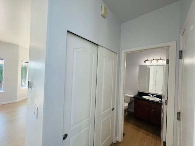 Building Photo - 4 Bedroom 2.5 Bathroom Home w/ Garage In Ferndale!