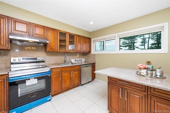 Building Photo - 201 Sprucewood Dr