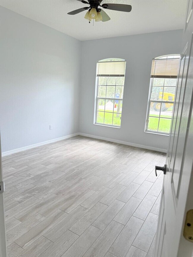 Building Photo - 1905 Fairway Loop