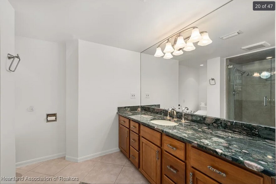 Master Bathroom - 201 Rachard Blvd