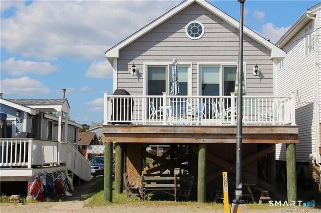 Building Photo - 20 Shoreline Dr