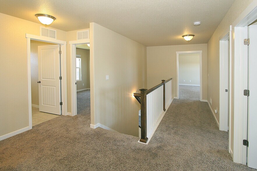 Upstairs landing - 7766 Wagonwood Place