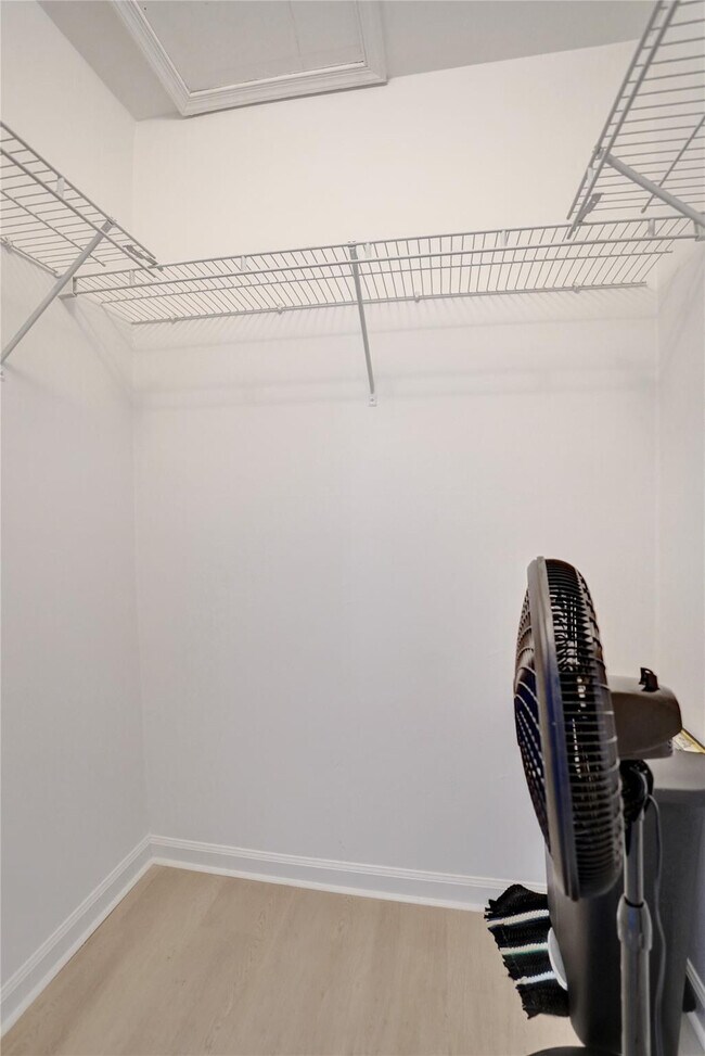 Building Photo - 1050 Crystal Way