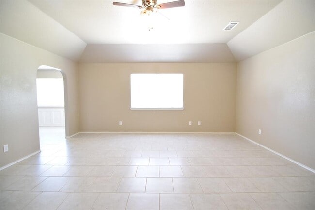Building Photo - 1403 Saddle Dr
