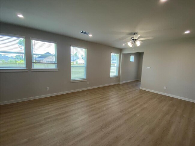 Building Photo - 40414 Gerygone Ln