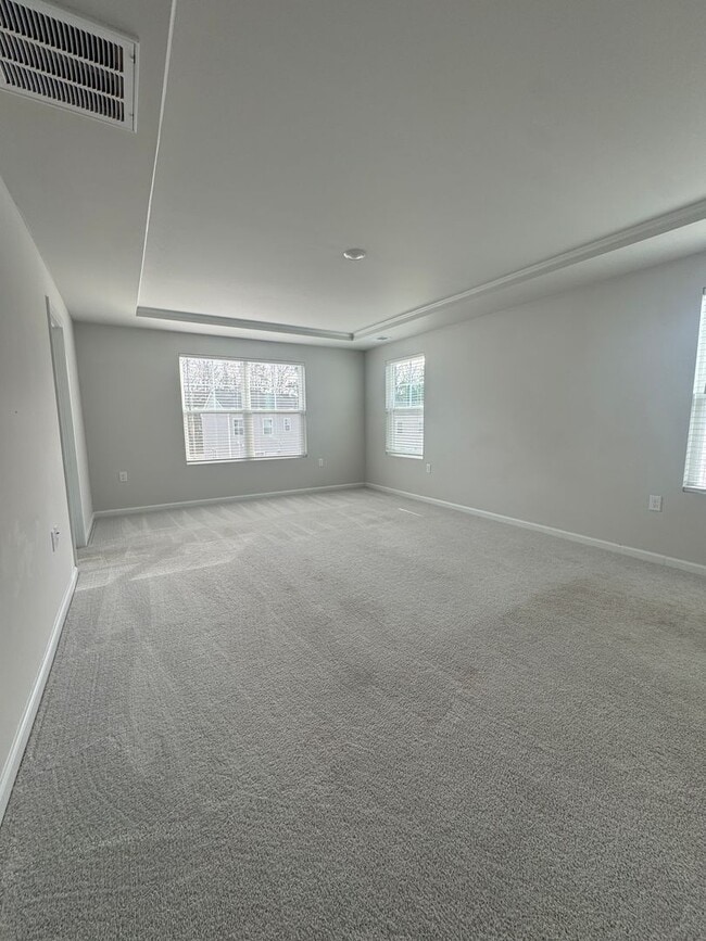 Building Photo - Beautiful & Spacious Home for Rent