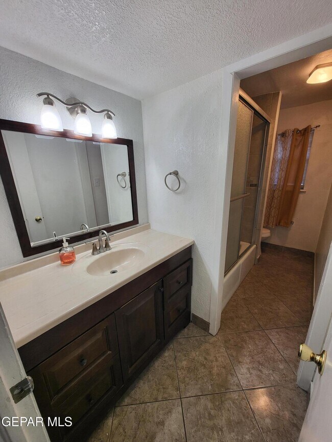 Building Photo - 6700 Escondido Dr