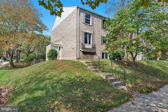 Building Photo - 10738 Bridlerein Terrace