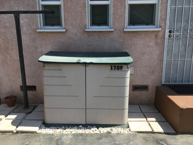 Storage Unit - 1709 S Redondo Blvd