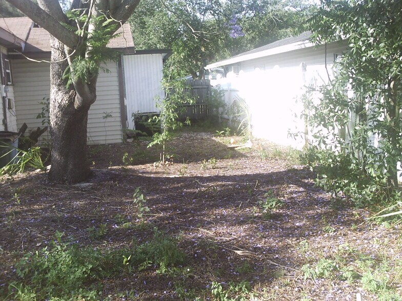 backyard - 1328 Illinois Ave
