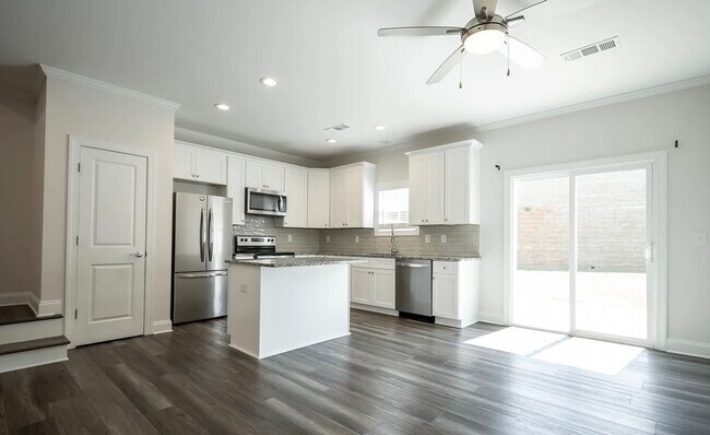 Building Photo - 123 Magnolia Pl