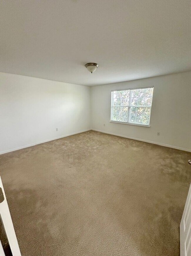 Building Photo - 4 bed 2.5 bath in WINDERMERE TRAILS!