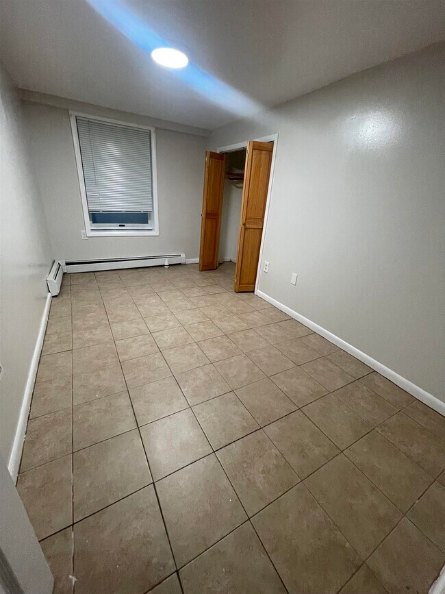 Building Photo - 171 Charles St