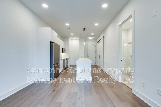 Building Photo - 1125 10th Ave N