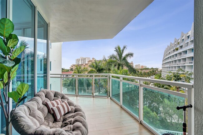 Building Photo - 3000 NE 188th St