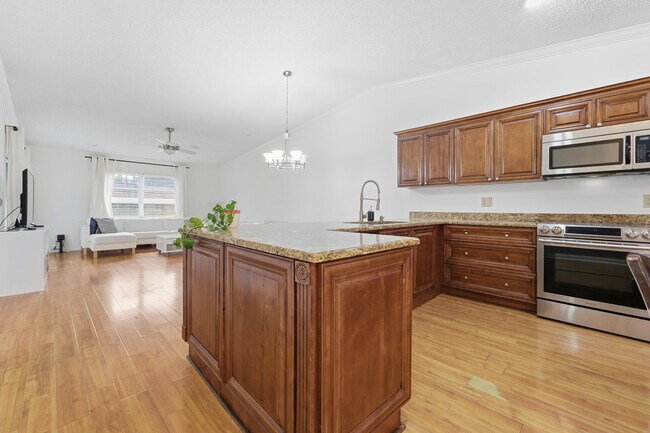 Building Photo - 6070 Sunny Manor Ct