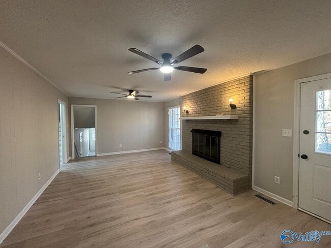 Building Photo - 1305 Hiwan Trail SE