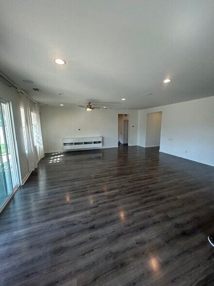 Building Photo - 7041 Cayuga Way