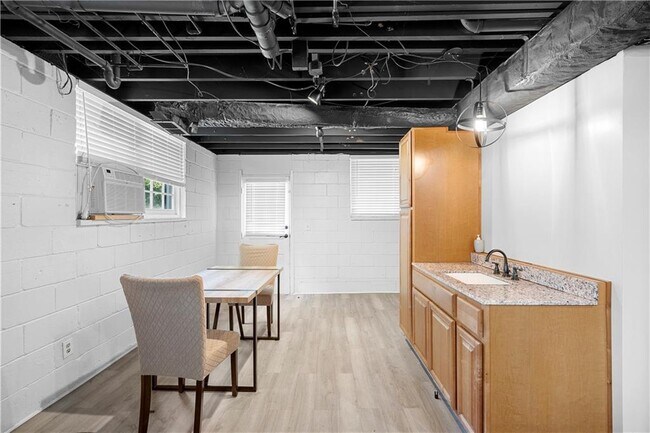 Building Photo - 2661 Fleur De Lis Pl