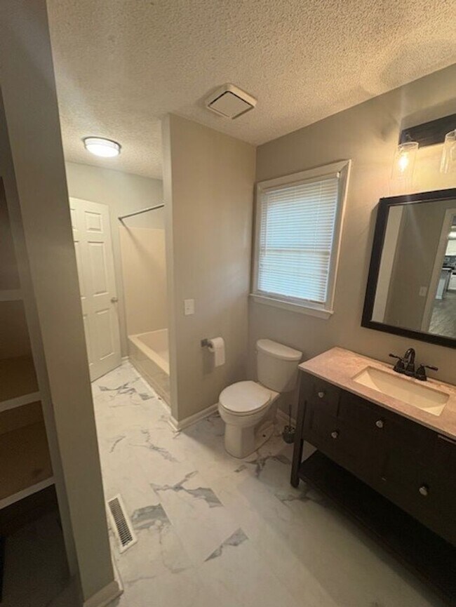 Building Photo - ?Bristol Gem: Modern 3-Bed House in Prime Bristol Location?