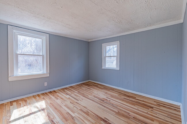 Building Photo - 383 Champlain St