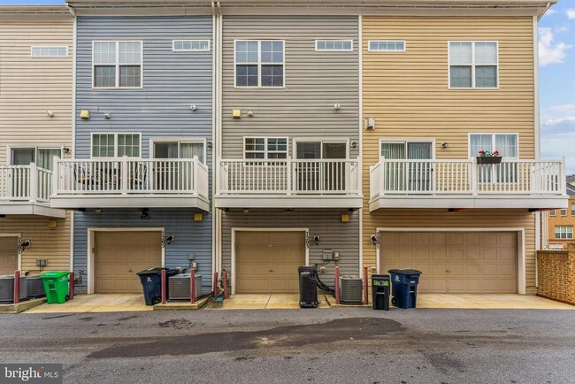 Building Photo - 7203 Silver Thorn Way