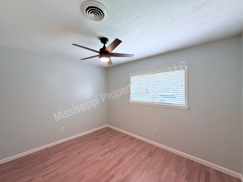 Building Photo - 1214 Beanland Dr
