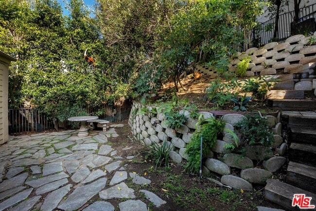 Building Photo - 4350 Hillview Dr