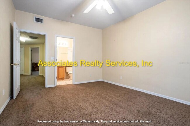 Building Photo - GREAT LOCATION-  3 Bedroom- LOOK!