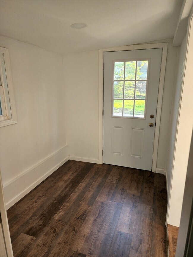 Rear Entry / Mudroom - 7 Line St